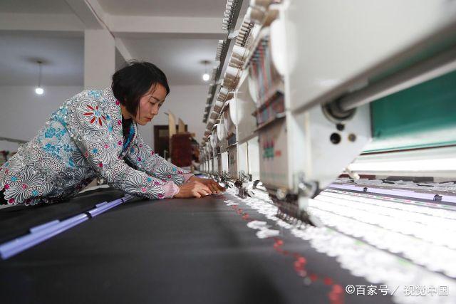 苗族90后姑娘解毅力成 一套2600元的苗繡服裝，年銷千套賺30萬(wàn)